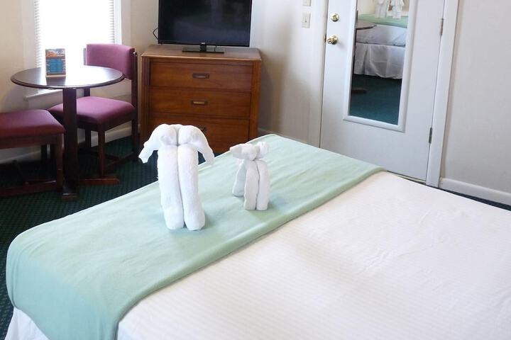 Room 27 of 102