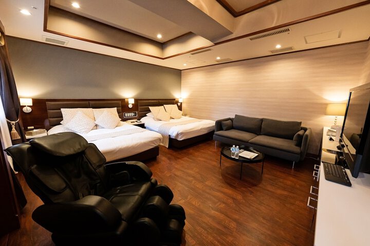 Room 83 of 239