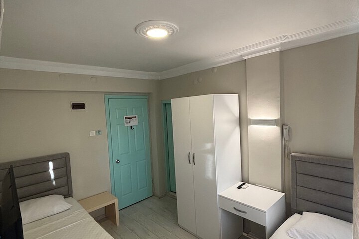 Room 37 of 102