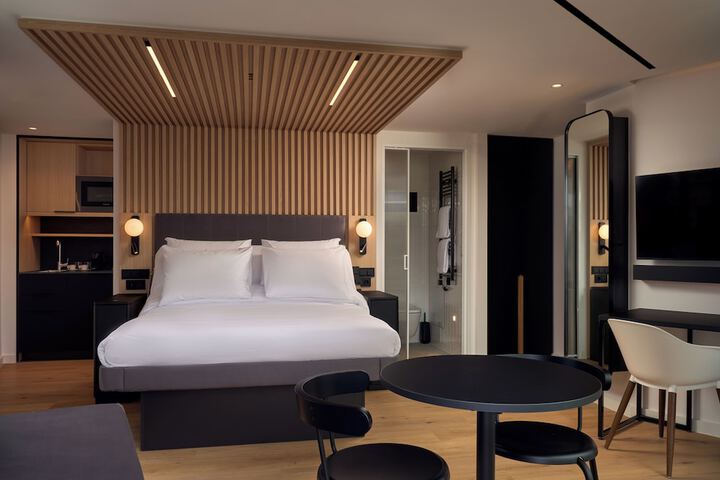 Room 6 of 52