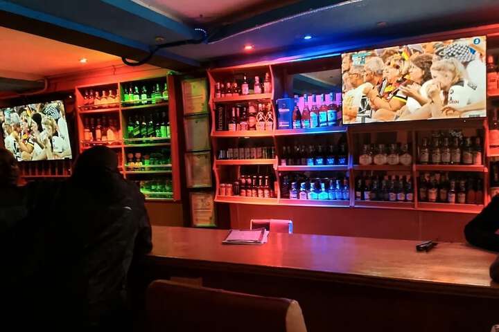Lounge 7 of 14