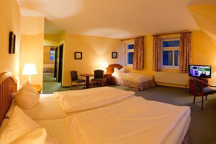 Room 4 of 36