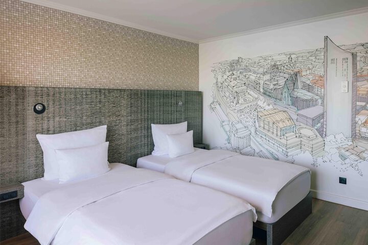 Room 4 of 38
