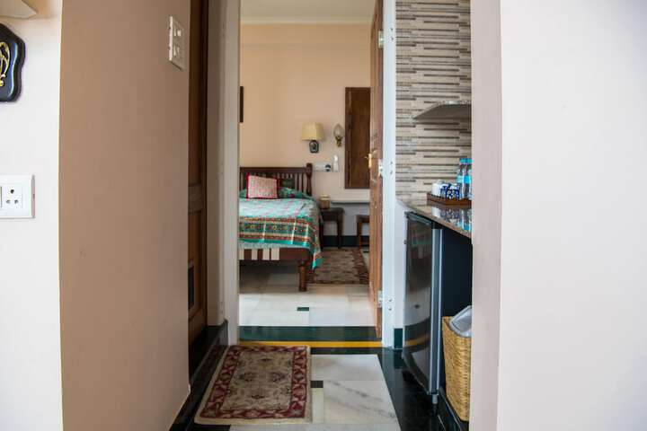 Room 25 of 182