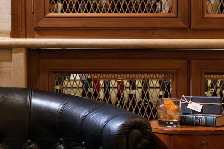Lounge 51 of 66