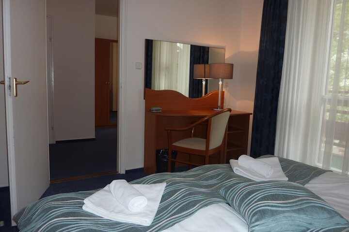 Room 42 of 86