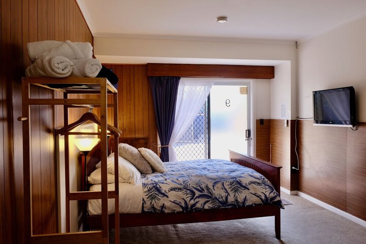 Room 3 of 17