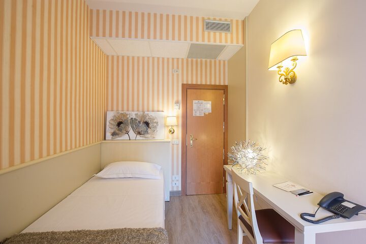 Room 4 of 43