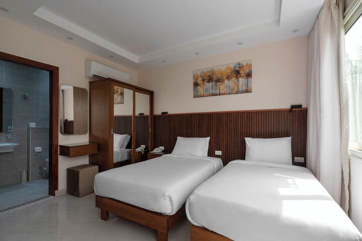 Room 11 of 24
