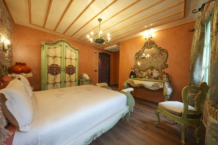 Room 28 of 171