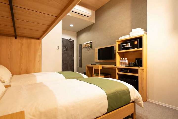 Room 7 of 48