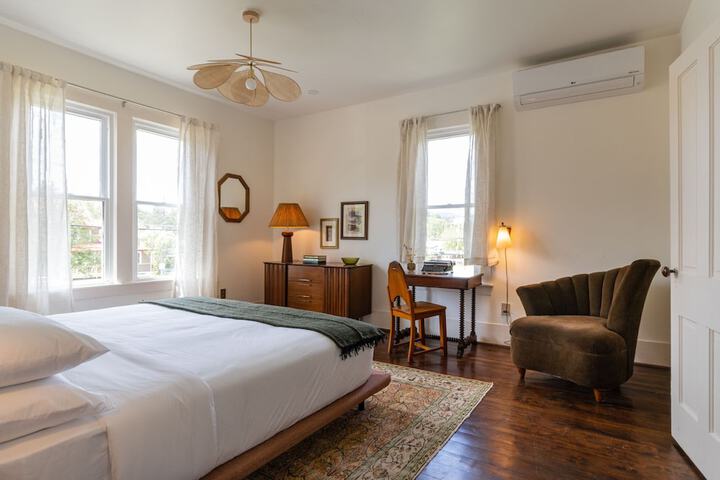 1 King Bed (39 of 65)