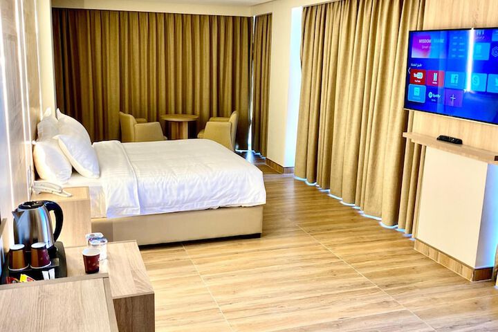 Room 8 of 37