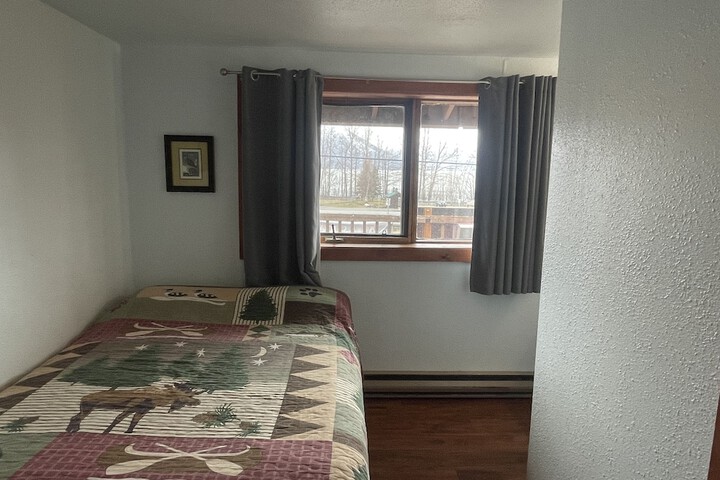 Room 4 of 9