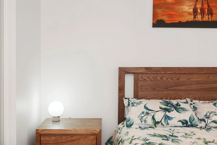 Room 2 of 10