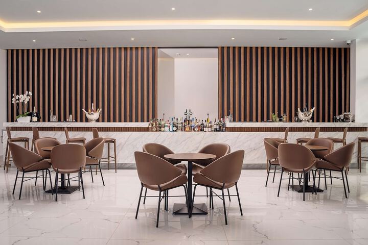 Lounge 96 of 110