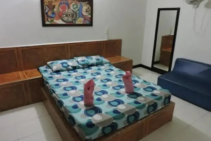 Room 3 of 9