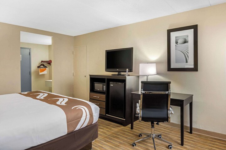 Standard King Bed Accessible (11 of 13)