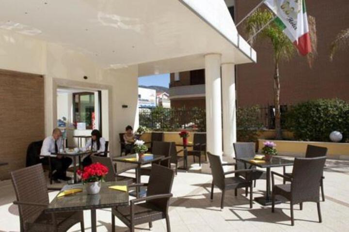 Villa Adriana Hotel