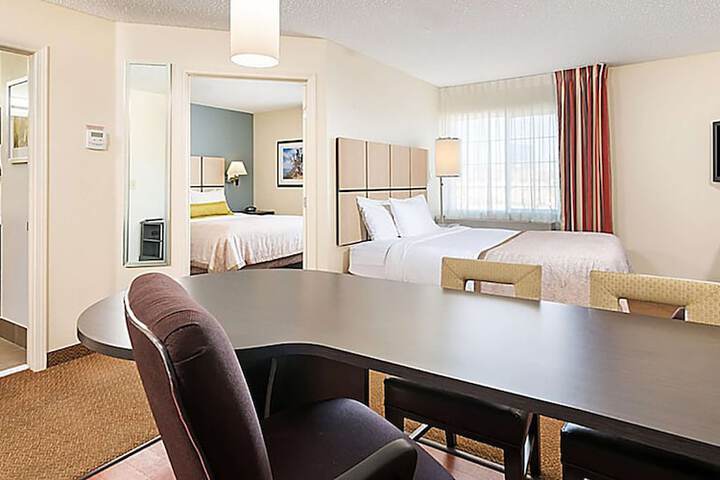 Studio Suite Queen Bed (3 of 19)