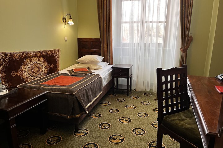 Room 7 of 127