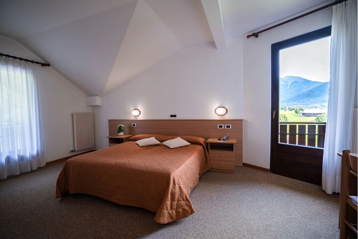 Room 4 of 64