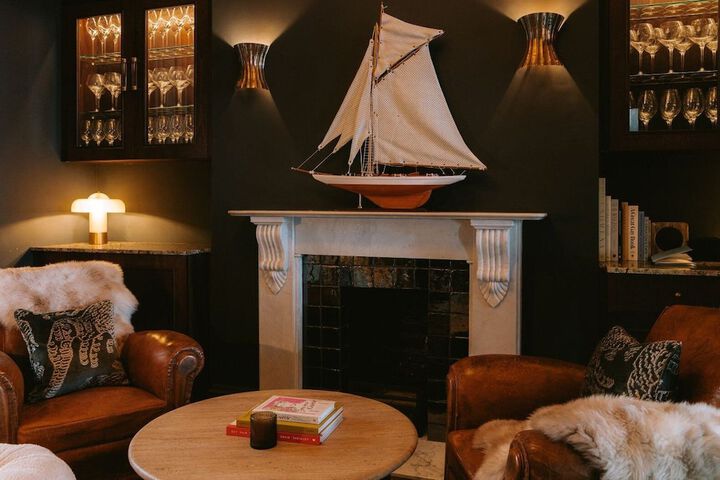 Lounge 90 of 137