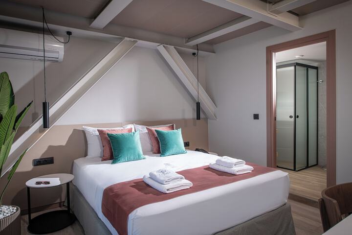 Room 3 of 50