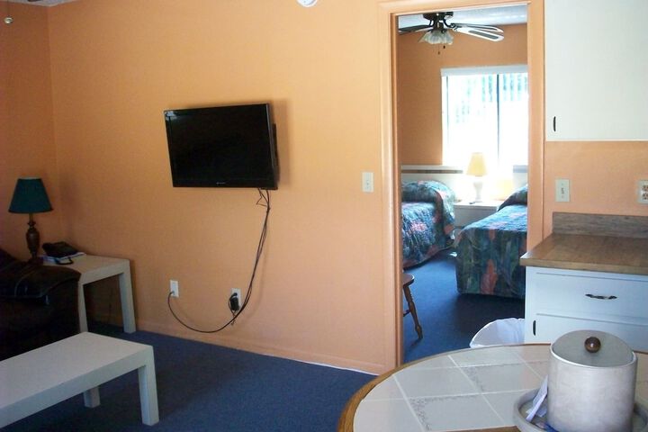 Room 11 of 24