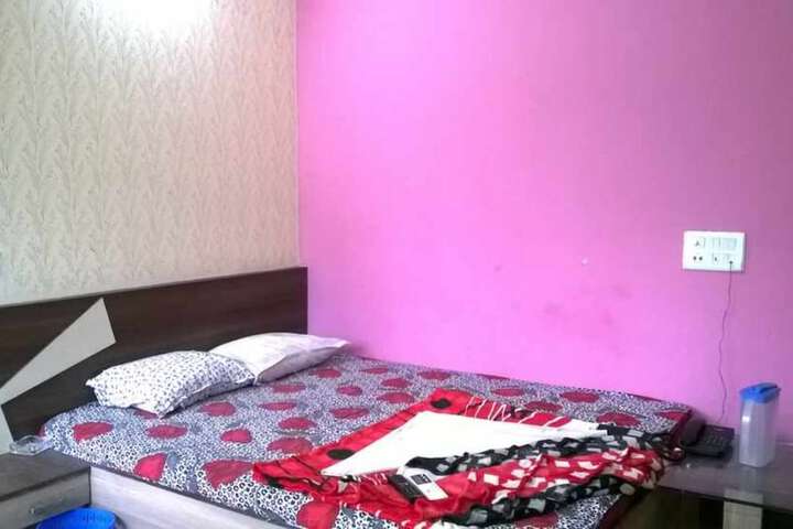 Room 2 of 6