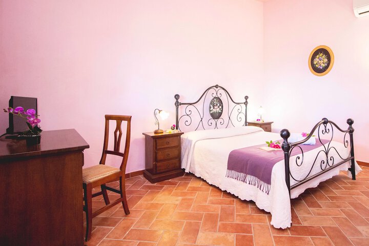Room 10 of 31