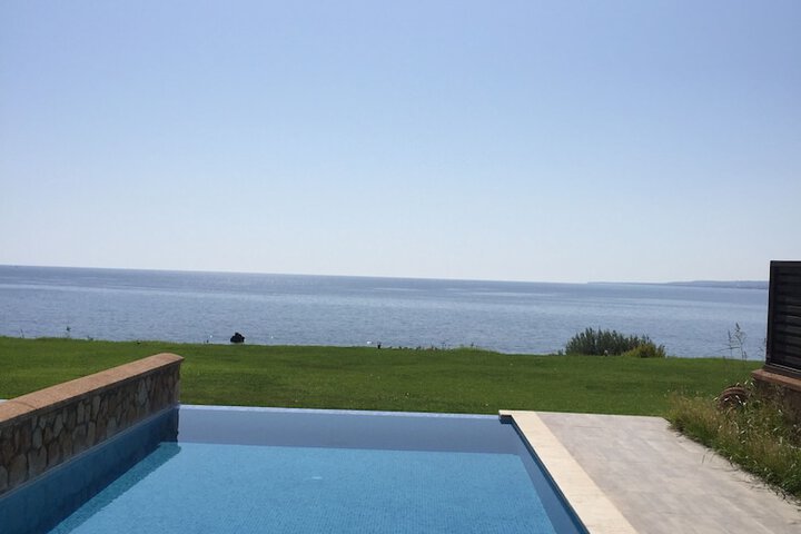 Hotel with Pool