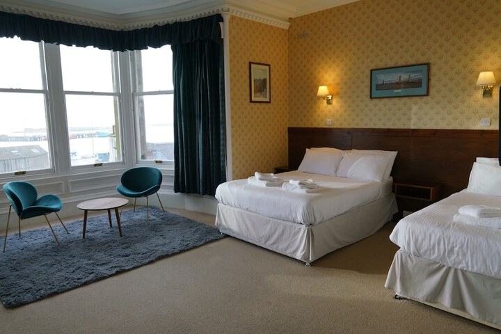 Room 34 of 132