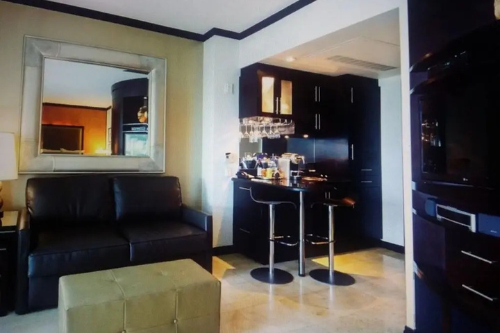 Room 5 of 18