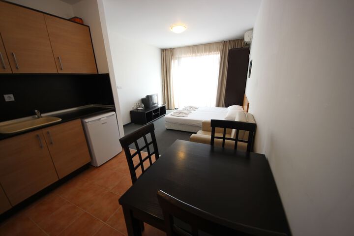 Room 6 of 177