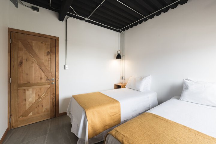 Room 18 of 48