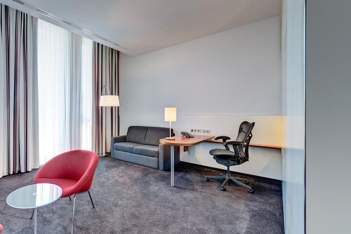 Room 4 of 61