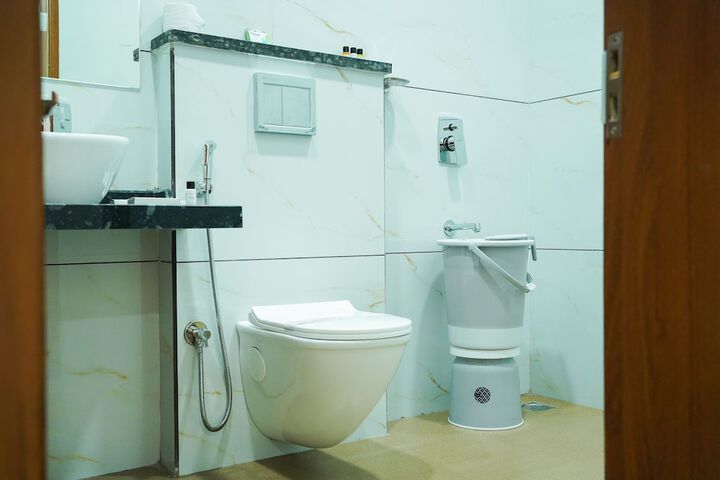 Room 6 of 11