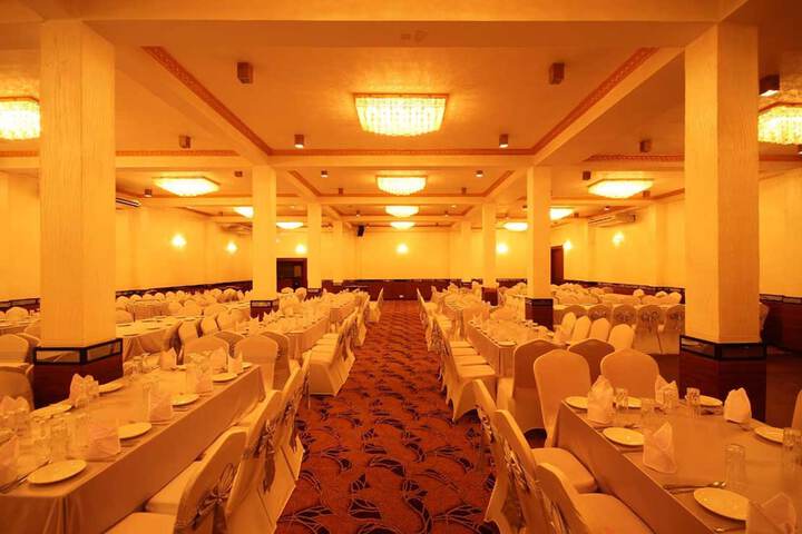 Ballroom/Hall 11 of 13
