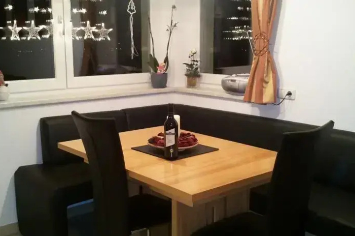 Dining 15 of 21