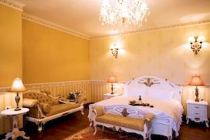 Room 9 of 23