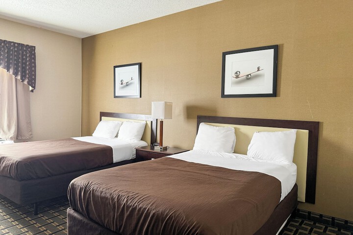 1 King Bed (3 of 11)