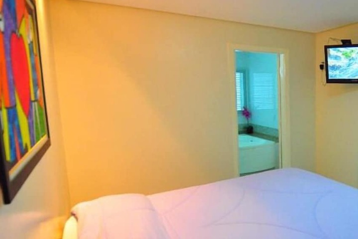 Room 27 of 73