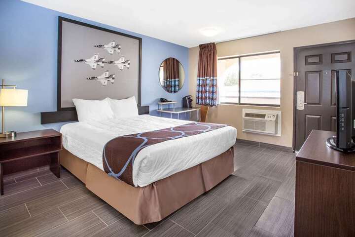 Guest room