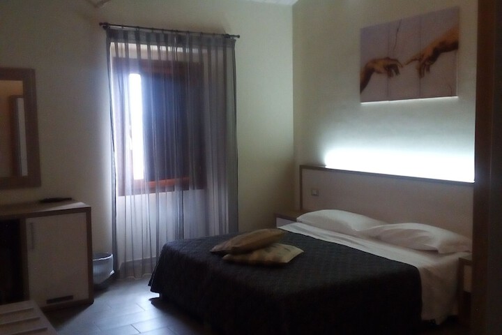 Room 2 of 8