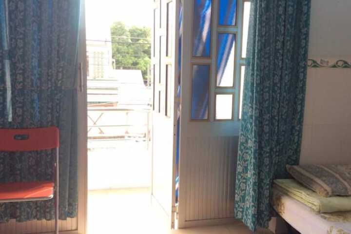 Room 12 of 20