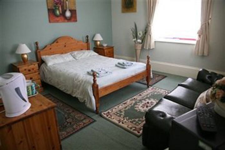 Room 6 of 11