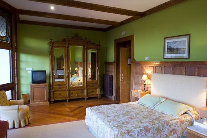 Room 2 of 17