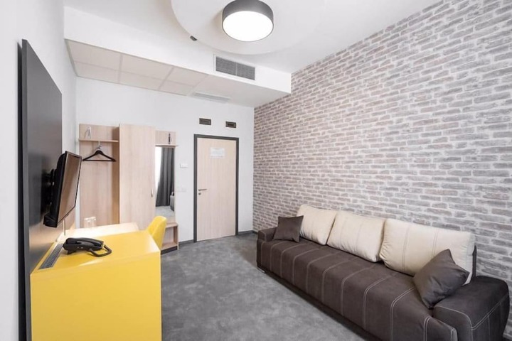 Room 15 of 35