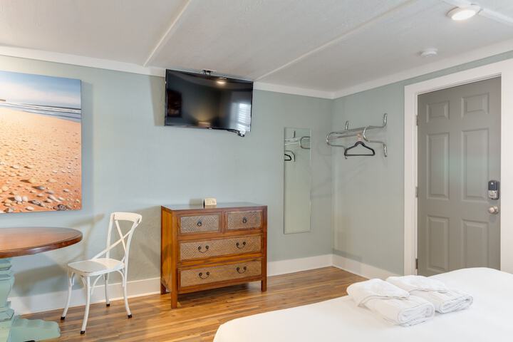 Room 32 of 77